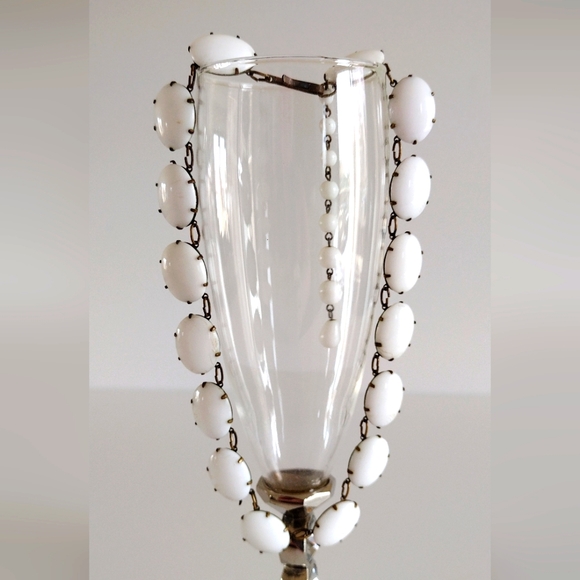 Milk Glass Oval Link Bronze-Tone Metal Necklace Vintage - Picture 3 of 8